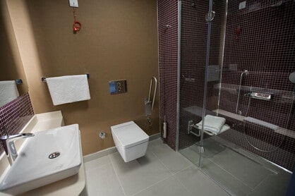 cosmedica clinic shower