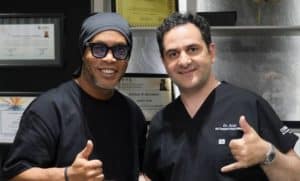 ronaldinho-visita-clinica-cosmedica